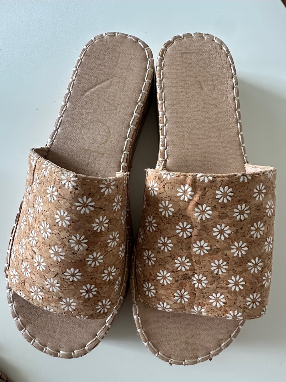 Beach by Matisse Daisy Floral Cork Platform Slide
Sandals Tan White Summer
